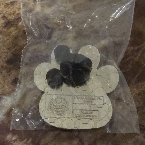 Disney Pin - Hidden Mickey Pumba – 4 of 5 Collector Trading Pin - Picture 4 of 4